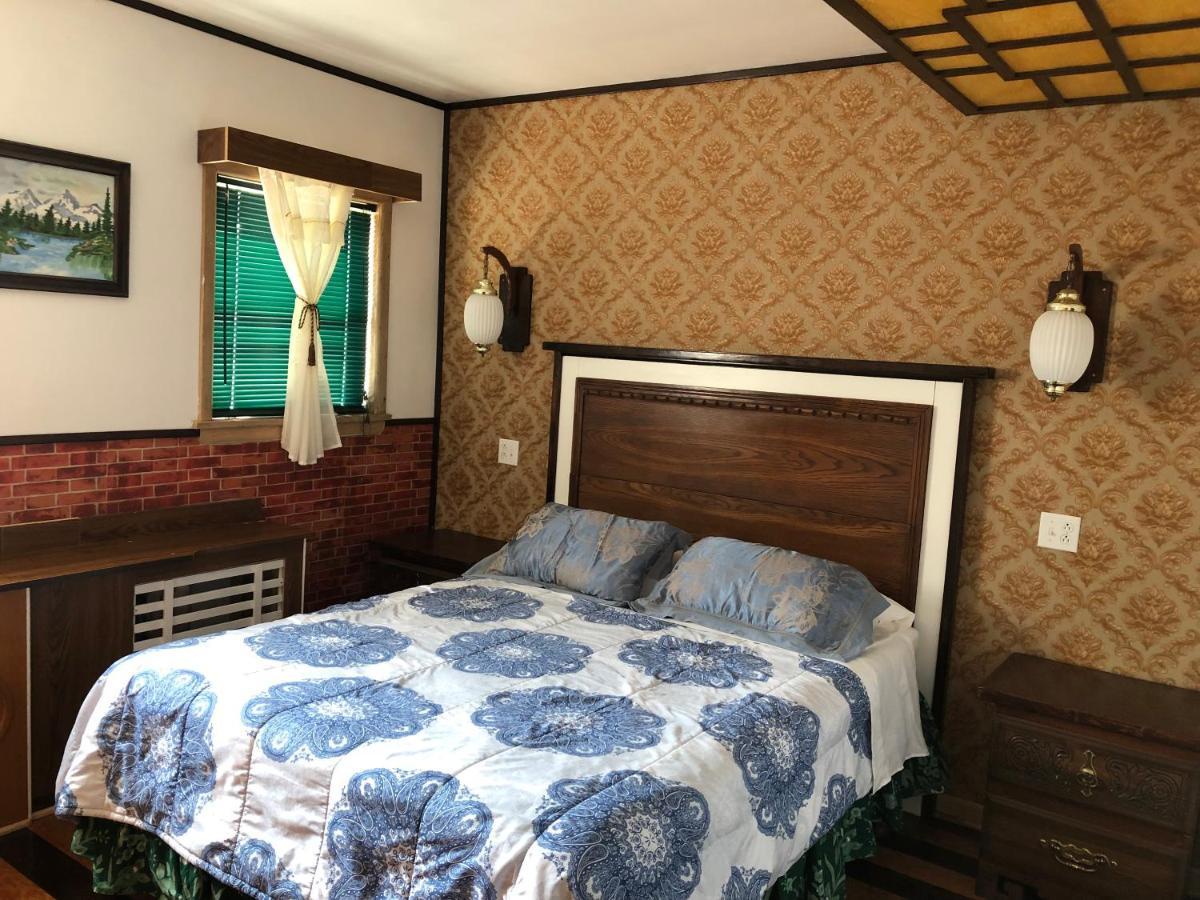 Heritage Place Hotel Gravelbourg Екстериор снимка