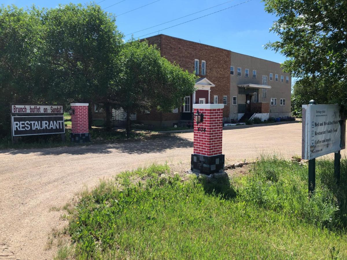 Heritage Place Hotel Gravelbourg Екстериор снимка